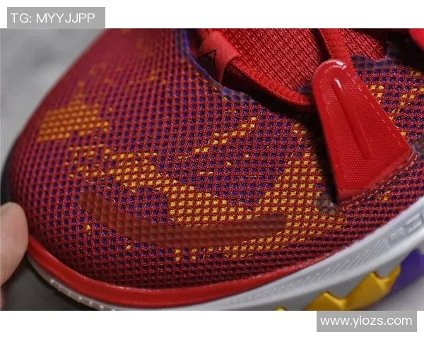 欧文新鞋发布会引发热议踩踏耐克Logo象征艺术无界限 欧文新鞋发布会引发热议踩踏耐克Logo象征艺术无界限