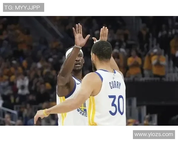 勇士与火箭激战三月二十九场面火爆球迷热情高涨