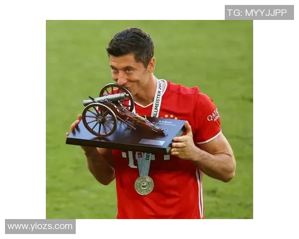 莱万重返安联球场引发拜仁球迷愤怒声讨称其忘恩负义